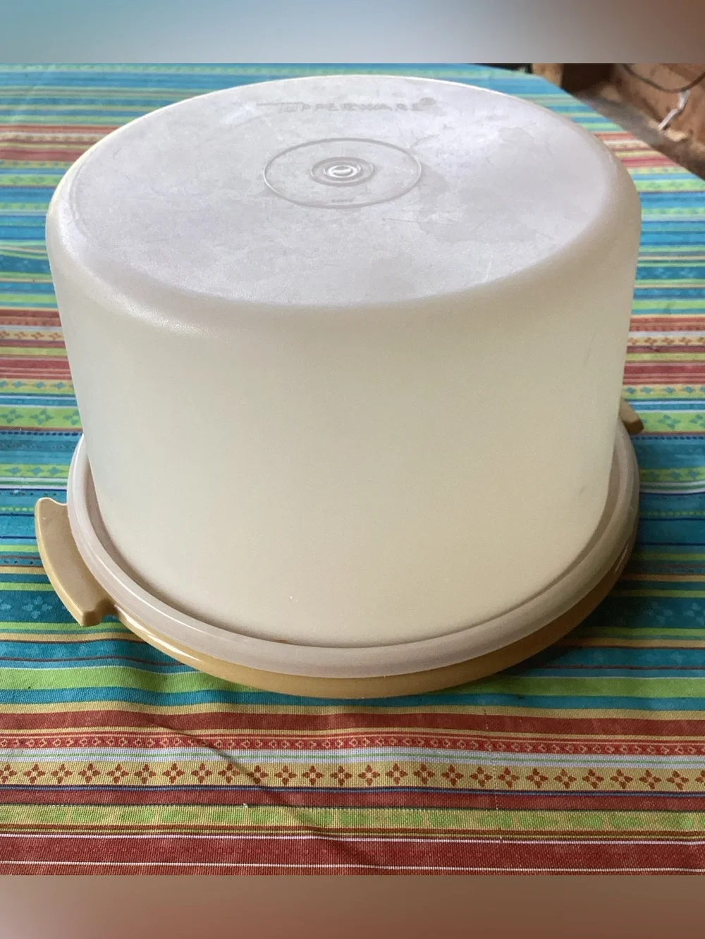 Tupperware vintage round