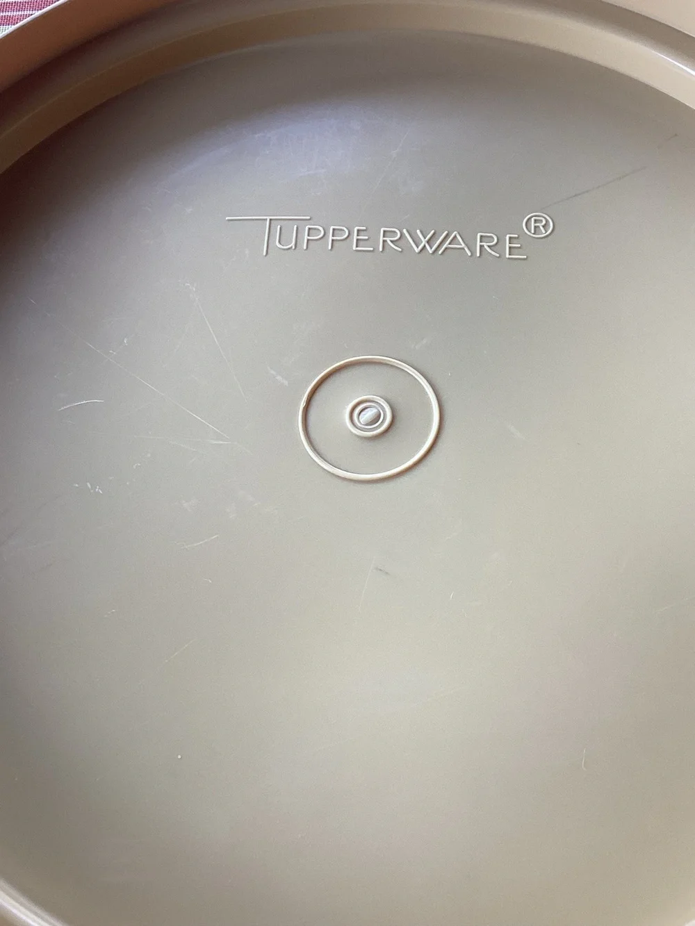 Tupperware vintage round