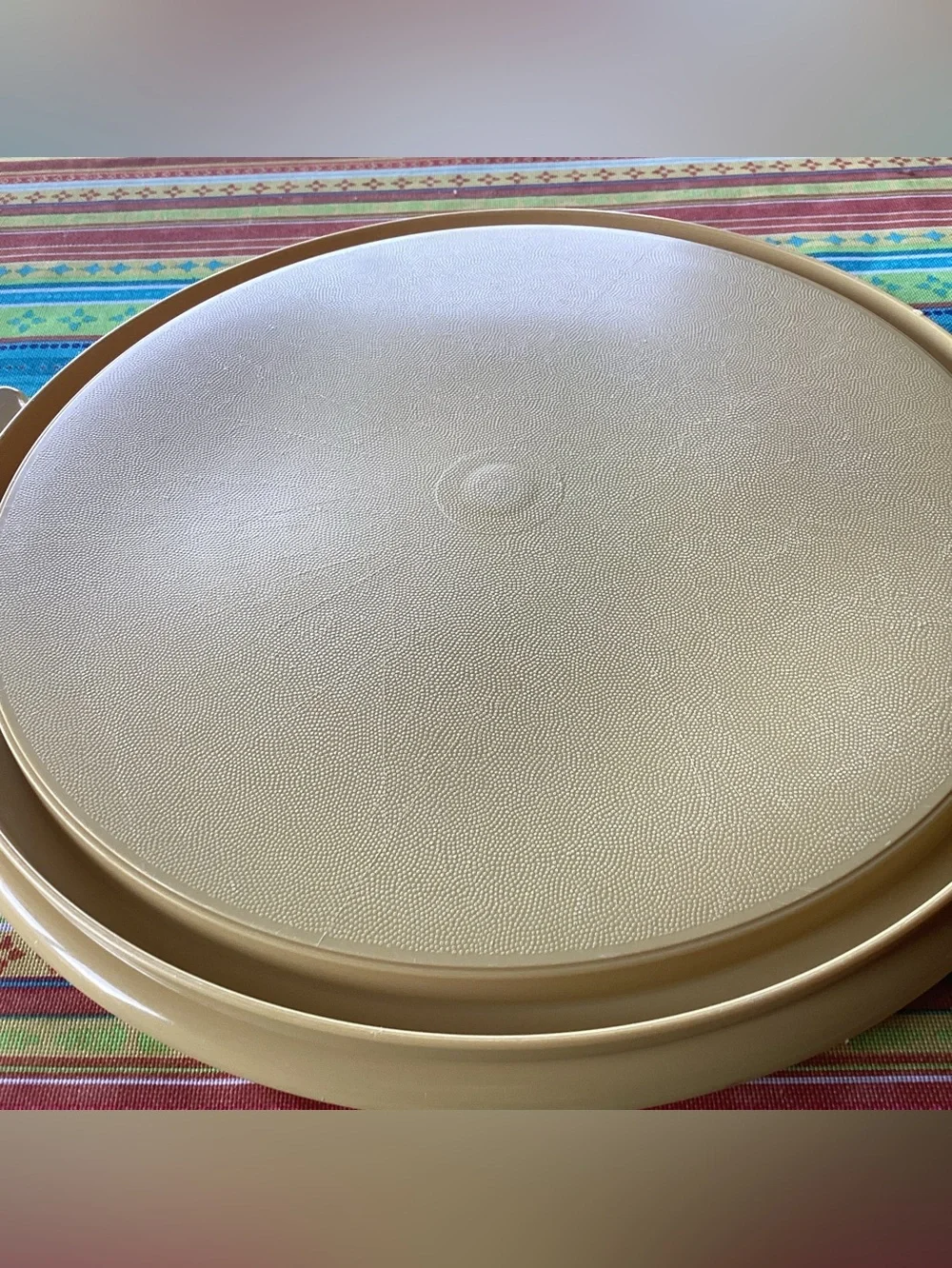 Tupperware vintage round