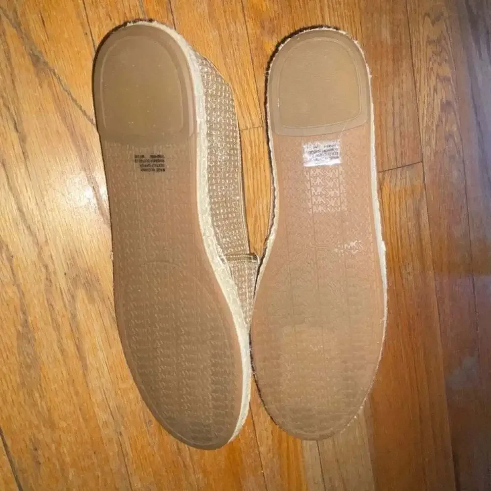 MICHAEL Michael Kors product features