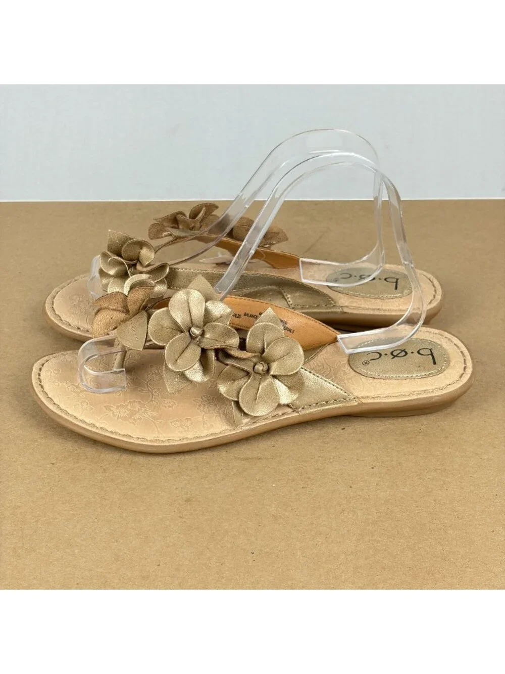 b.o.c. Born Floral Thong Sandals Womens 9 Tan/Gold Faux Leather Casual Slip On