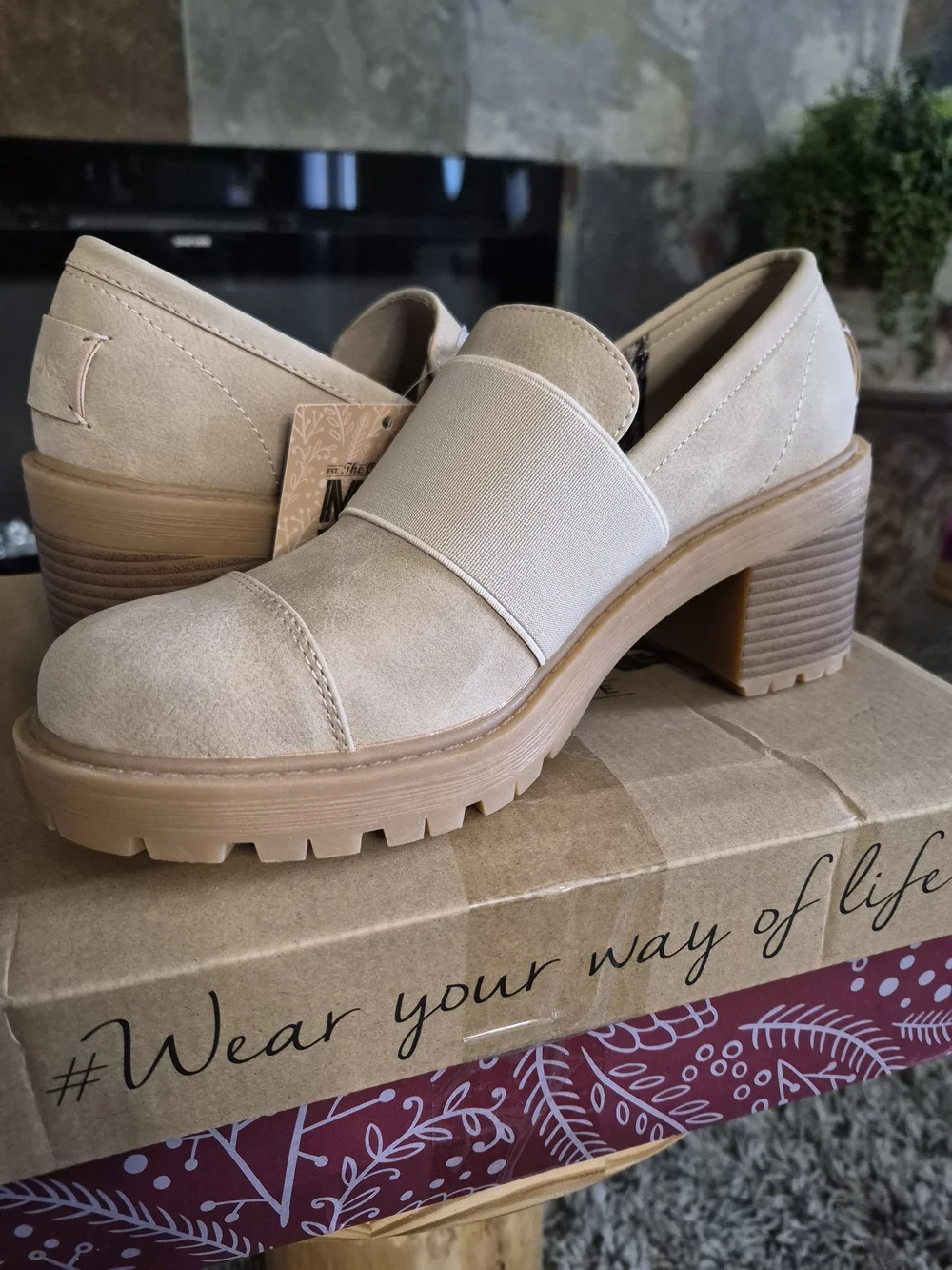 Muk Luks Oatmeal Shoes Box Size 8