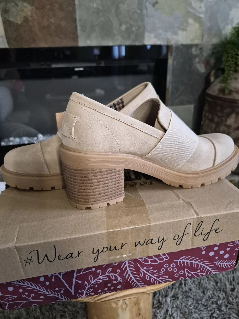 Muk Luks Oatmeal Shoes Box Size 8