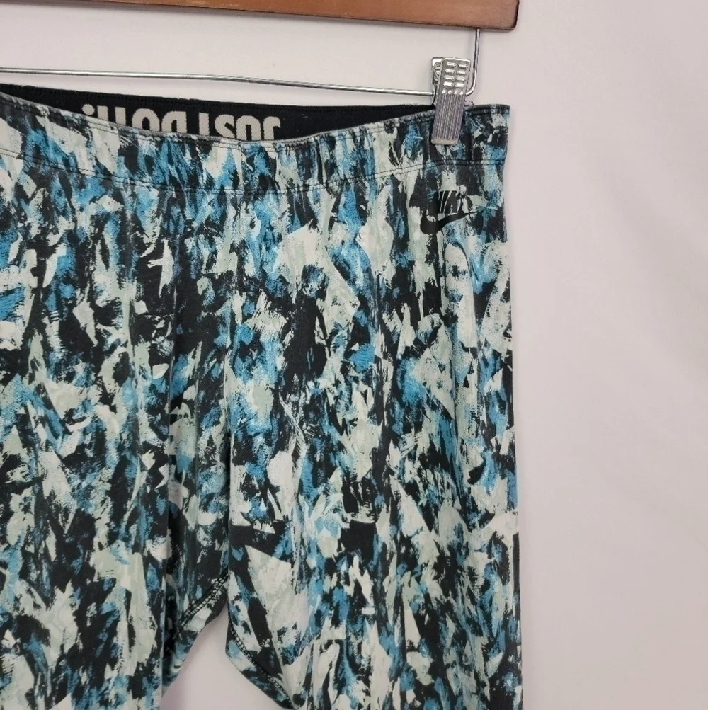 Nike women large