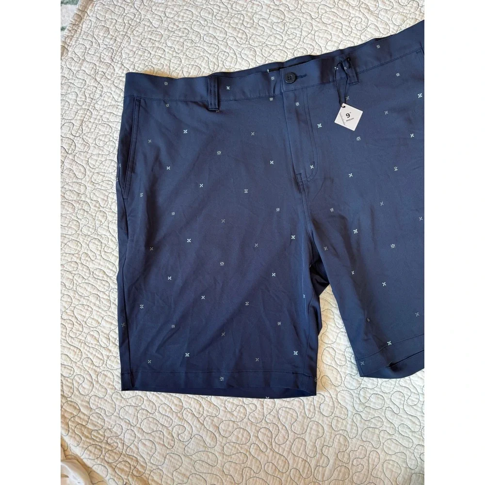 Travis Mathew zip stretch includes