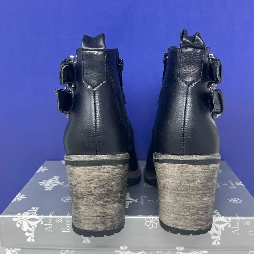 Olivia Miller Baxter Silver Hardware Buckle Zipper Booties NWOB size 7