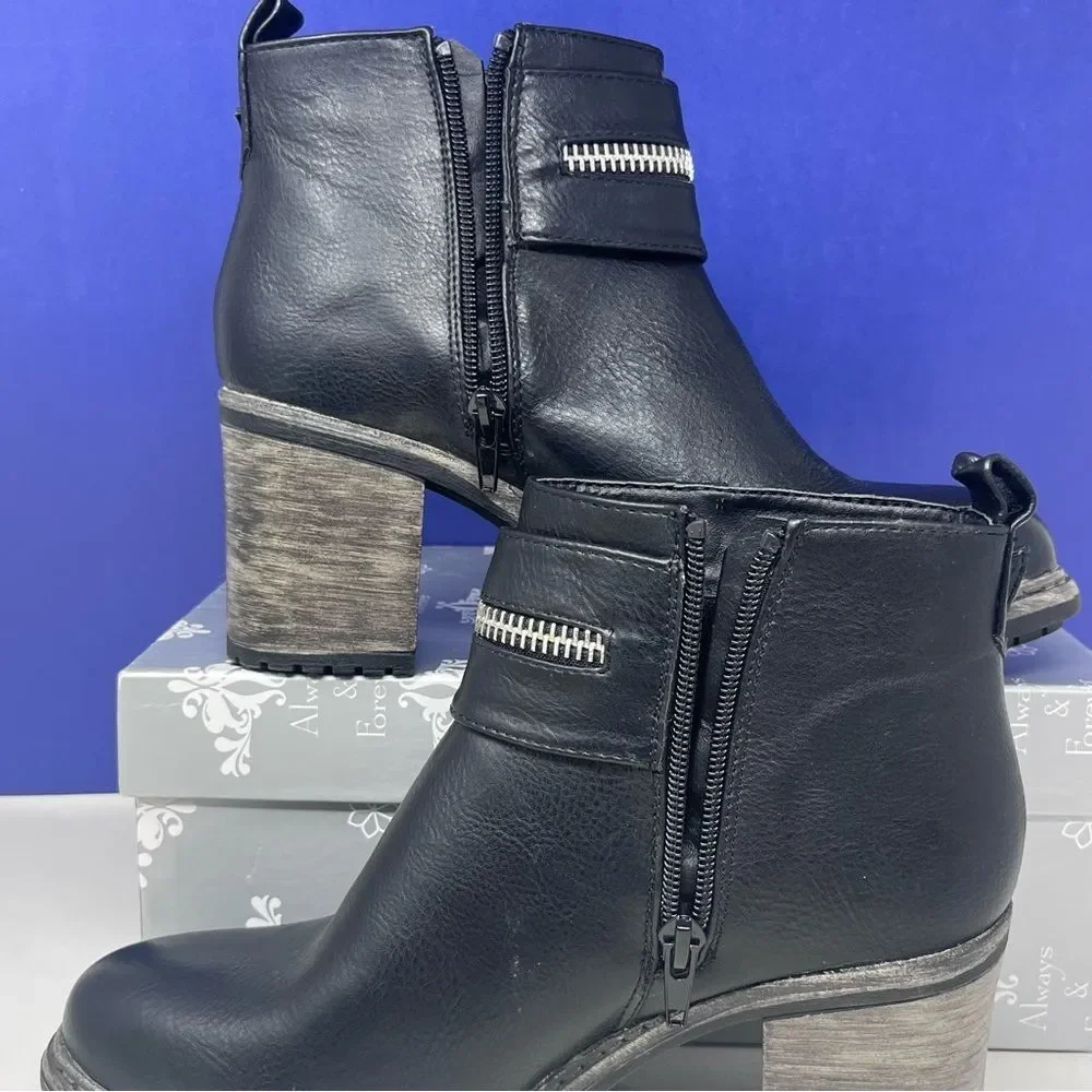 Olivia Miller Baxter Silver Hardware Buckle Zipper Booties NWOB size 7
