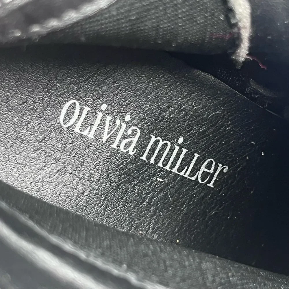 Olivia Miller Baxter Silver Hardware Buckle Zipper Booties NWOB size 7