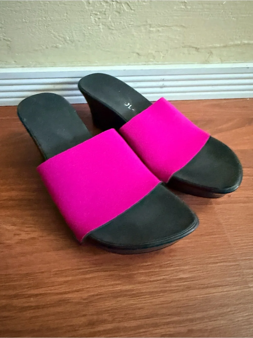 Onesole slide wedges