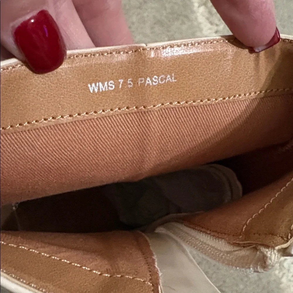 Dolce Vita booties toe new