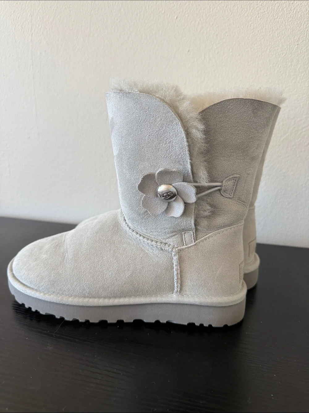 UGG Poppy Sheepskin Boots – Women’s Size 7 – Gray