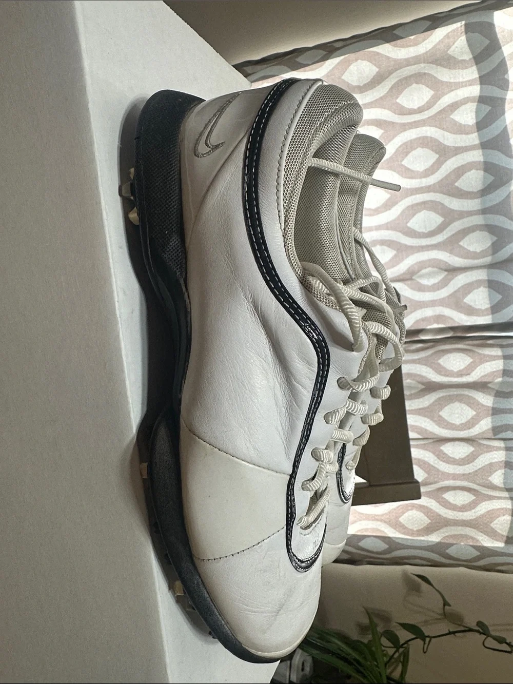 Women’s Nike Golf classic shoe White Leather with Black Piping