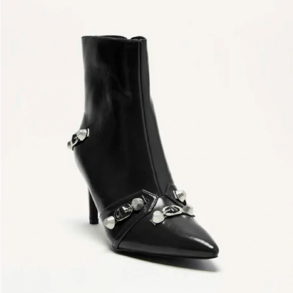 Jude Hardware Booties NEW 🏷️