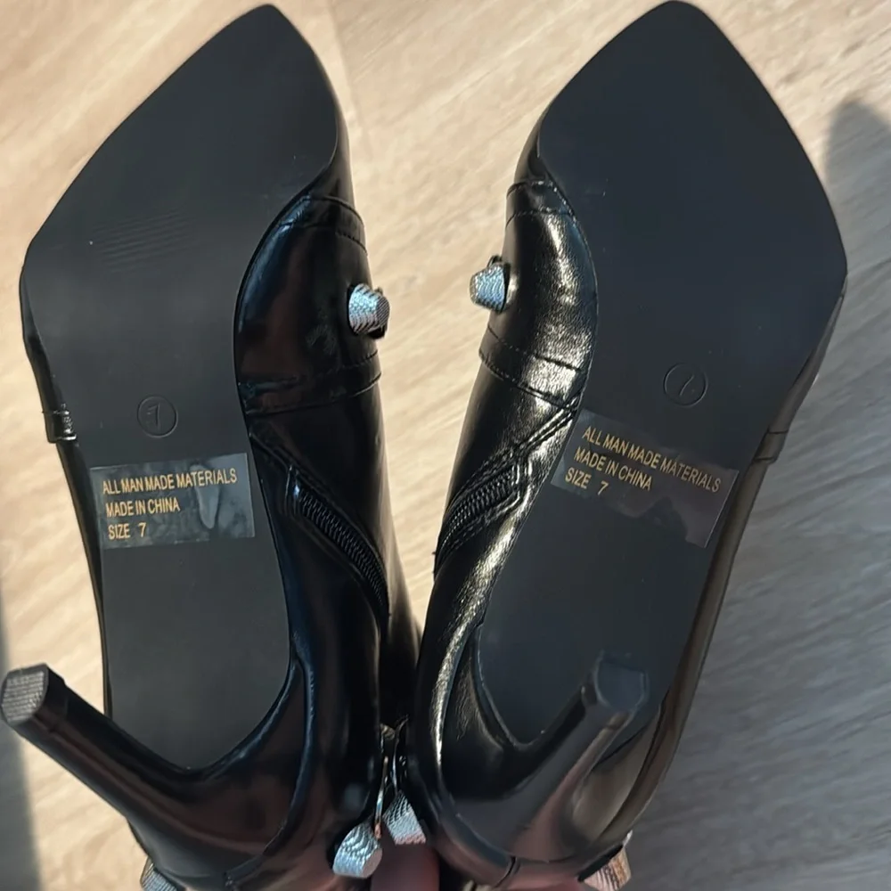 Jude Hardware Booties NEW 🏷️