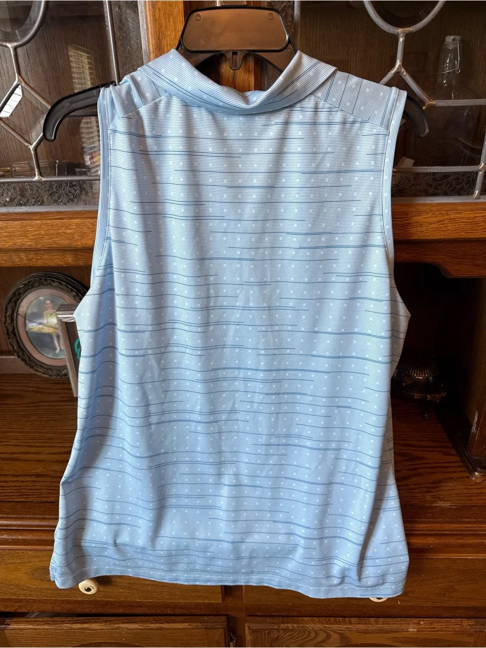 Nike neck look blue
