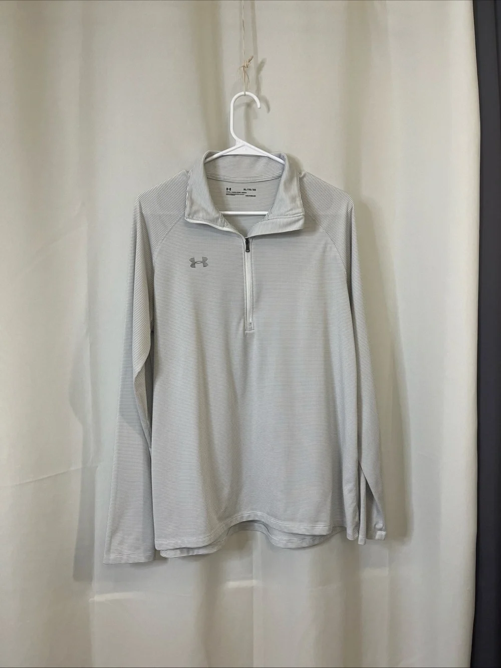 Under Armour 1/4 Zip Shirt Mens XL Gray Striped Pullover Loose Lightweight Golf