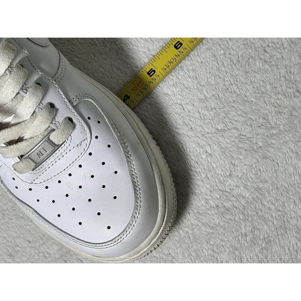 Nike fit sneaker cushioned