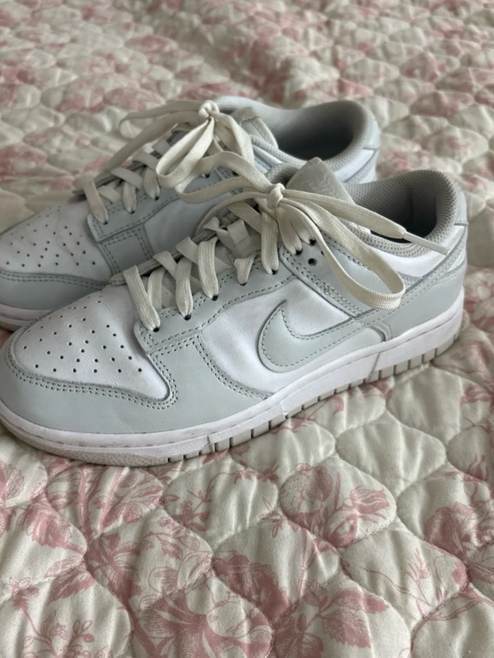 Nike low design subtle