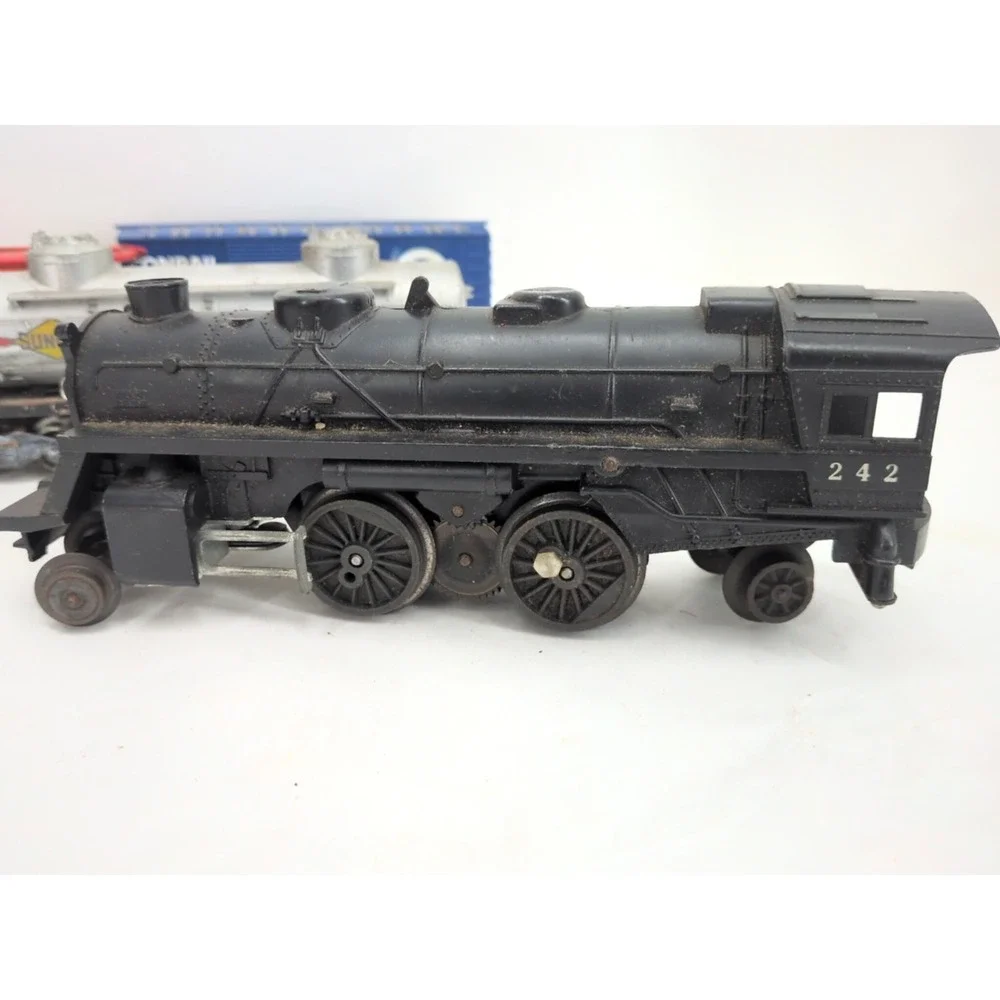 LIONEL O GAUGE No. 242  2-4-2 LOCOMOTIVE & Mixed Loot Sunoco Penn 477618