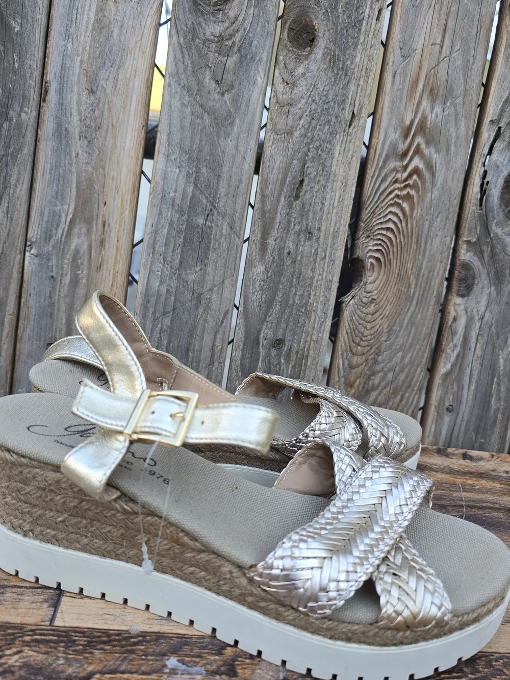 Gaimo stylish gold
