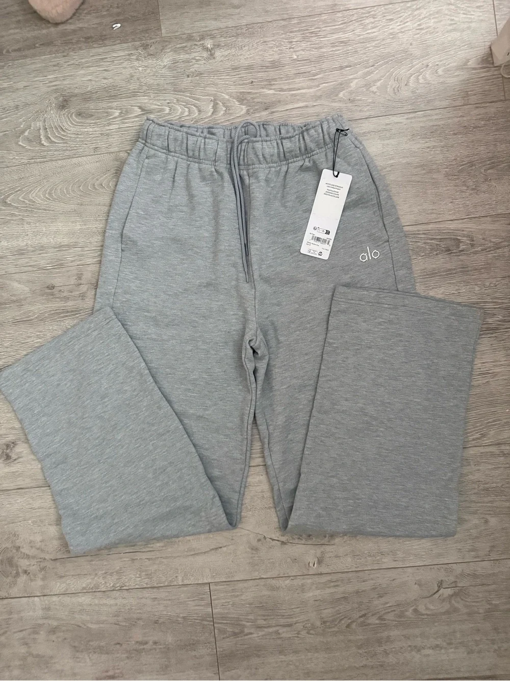 ALO Yoga Heather Gray Straight Leg Sweatpants