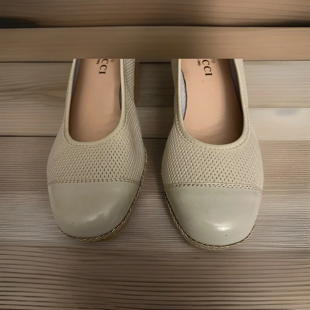 MEUCCI Sesto Women's Italian Slip On Wedge Heel Beige W Gold Accents Sz 7