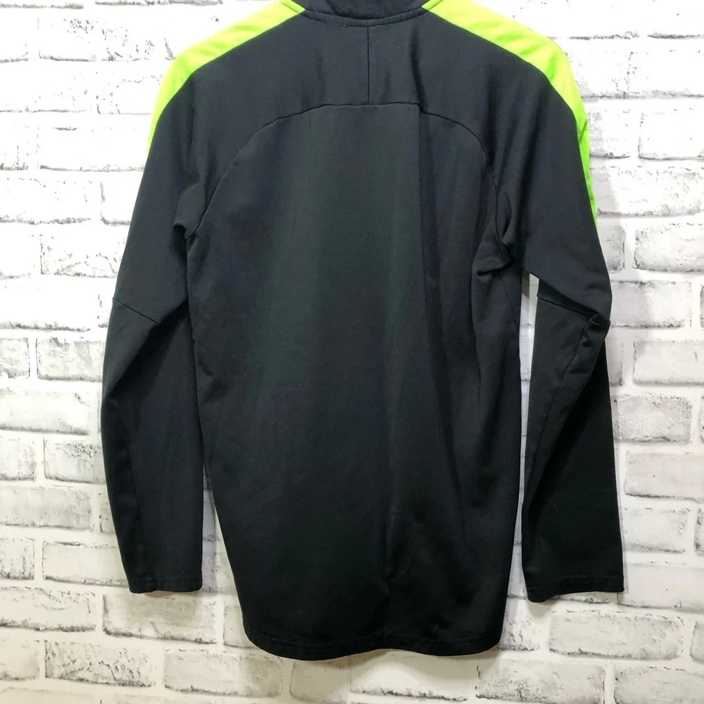 Nike sleek features this