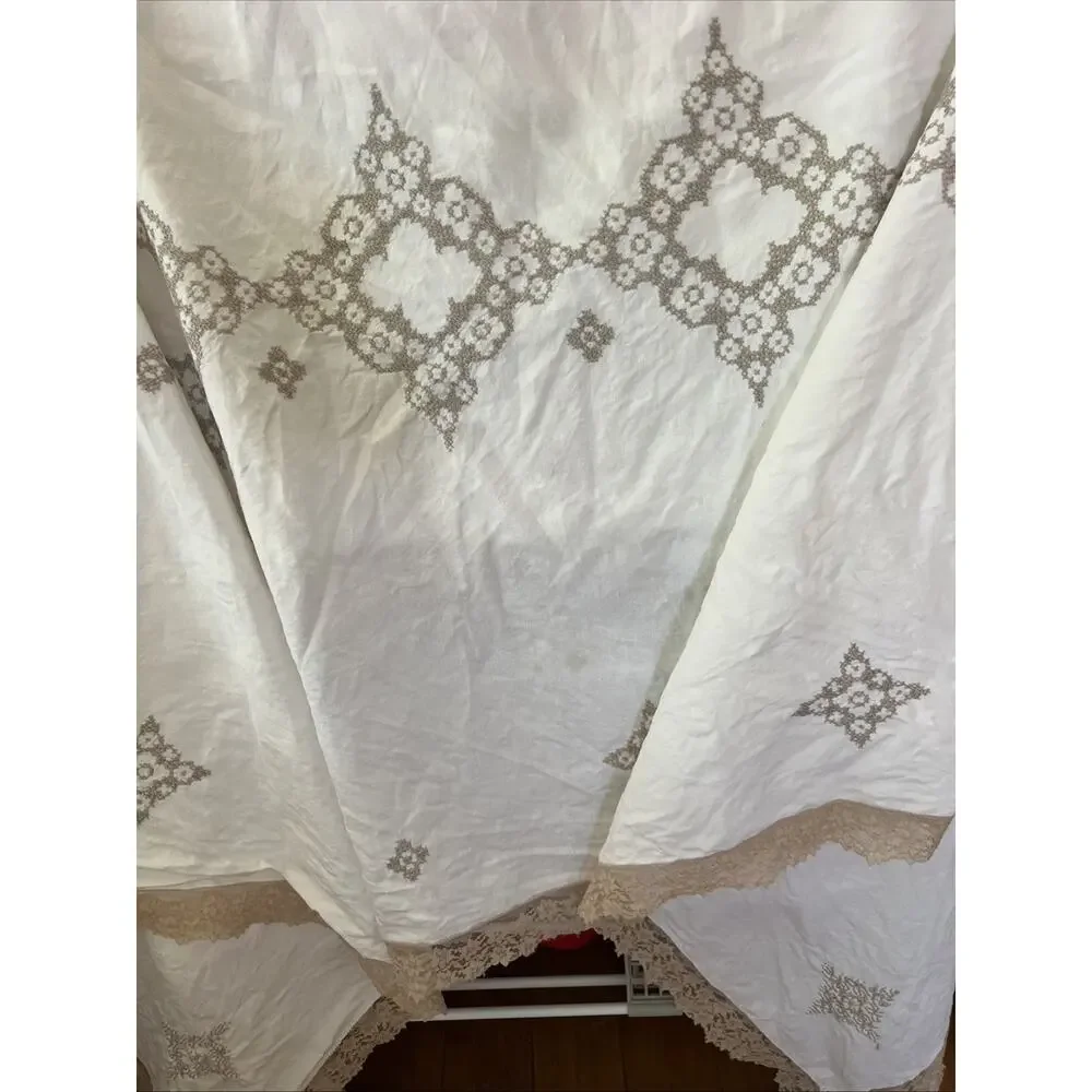 LinenTablecloth delicate read