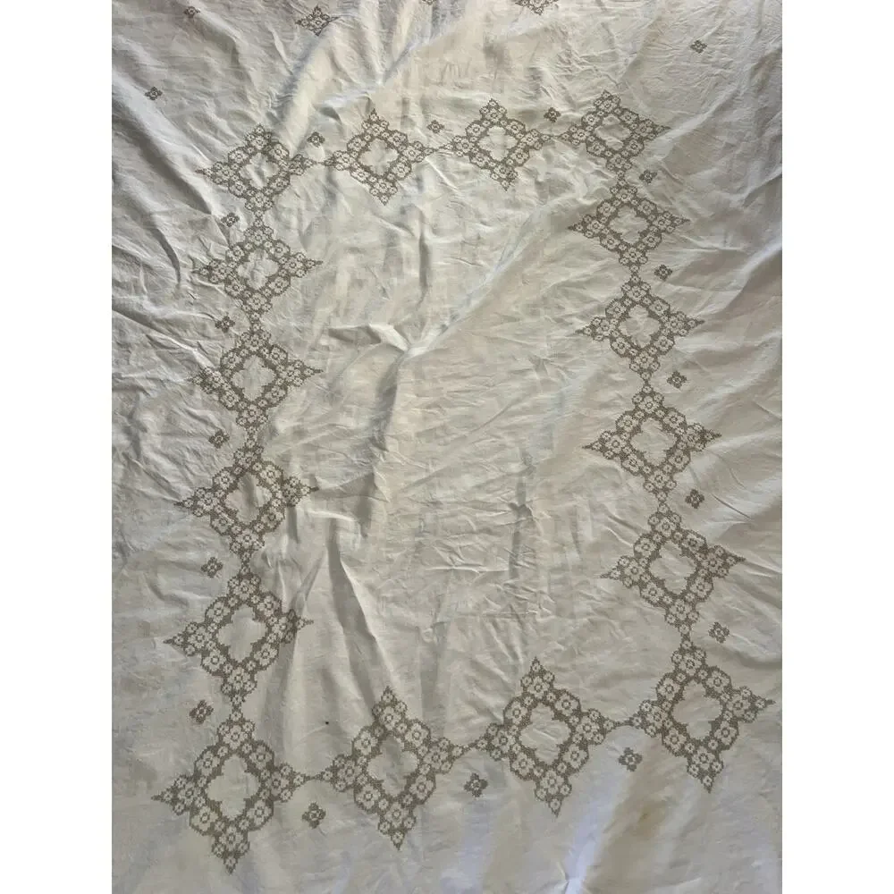 LinenTablecloth intricate features there