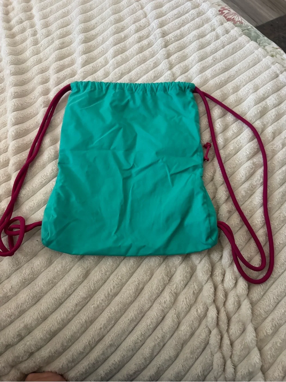 Nike Heritage Drawstring Bag in Teal and Magenta