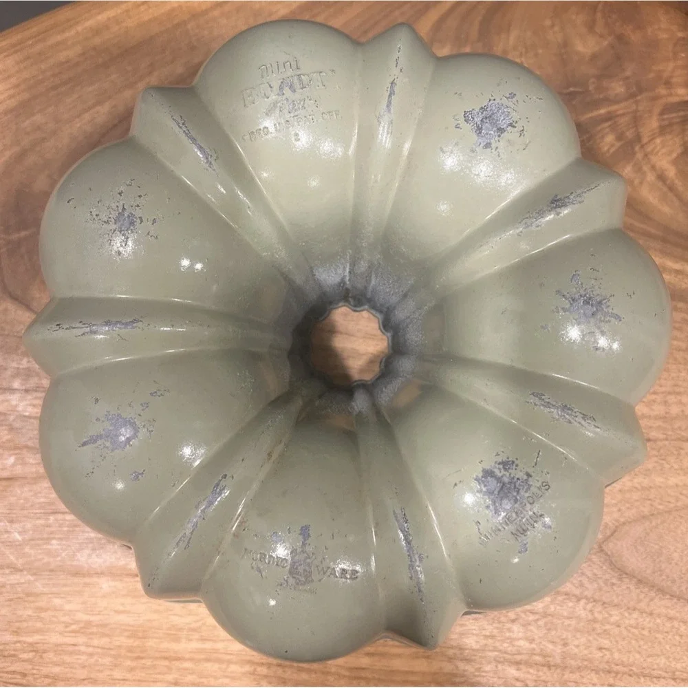 Vintage Nordic Ware Mini Bundt Pan Fluted Green Heavy Made in USA Sage Green