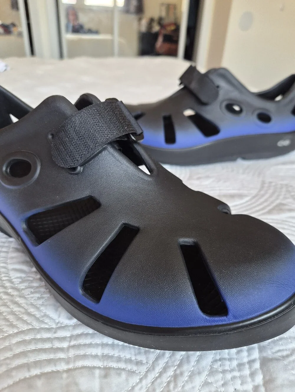 EUC Oofos Oocandoo Recovery Sandals Size Men 11 Royal Blue Black