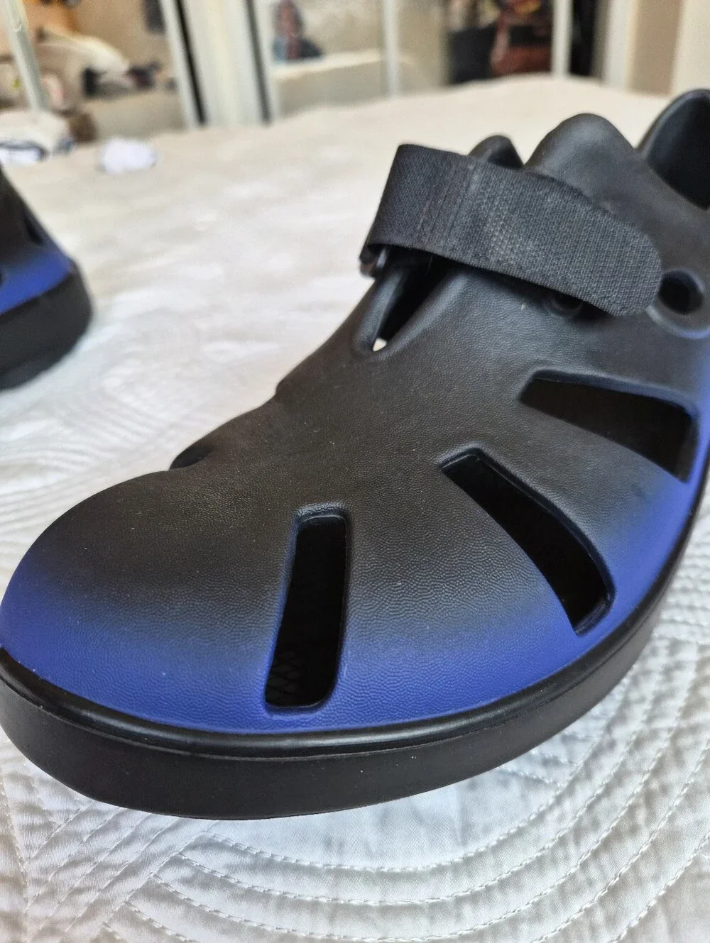 EUC Oofos Oocandoo Recovery Sandals Size Men 11 Royal Blue Black