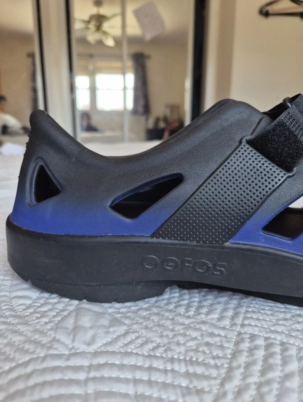 EUC Oofos Oocandoo Recovery Sandals Size Men 11 Royal Blue Black
