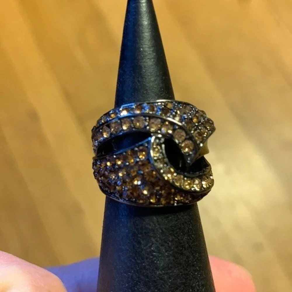 Large Brown rhinestone ring size 6 1/2