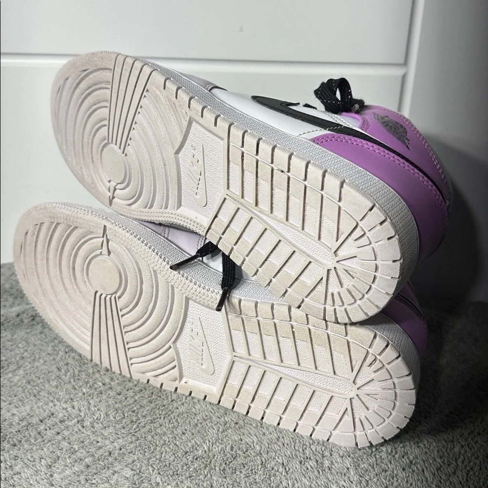 Jordan 1 Mid Barely Grape Ladies Shoes