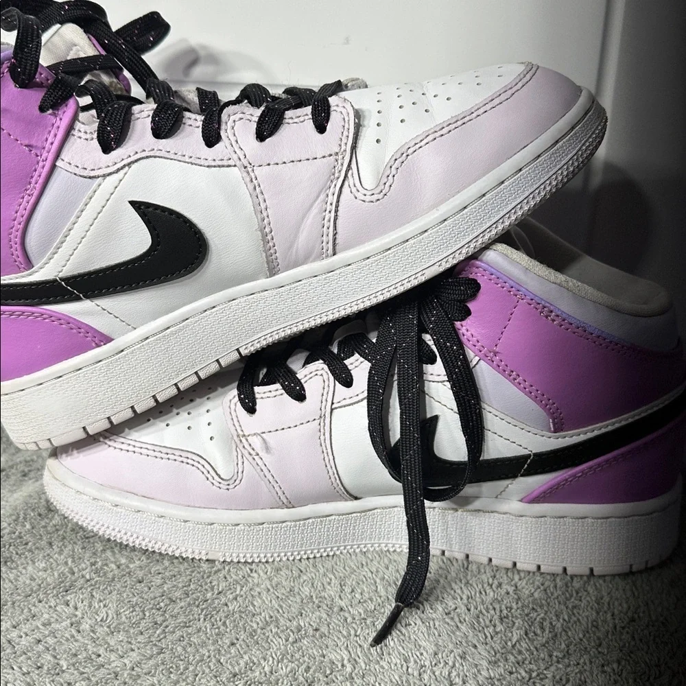 Jordan 1 Mid Barely Grape Ladies Shoes