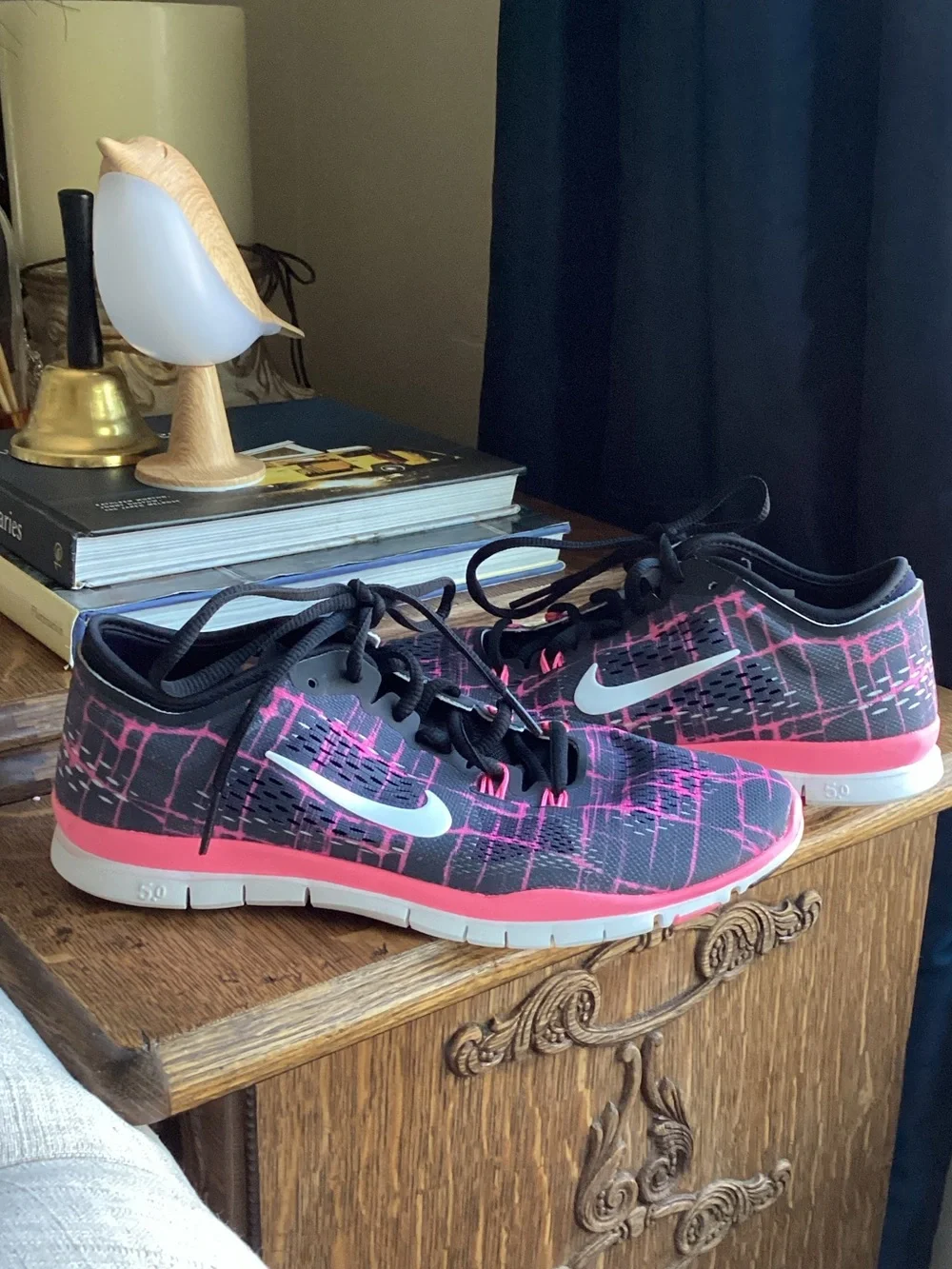 Nike Free Women’s Black & Pink Athletic Training Shoes size 7.5