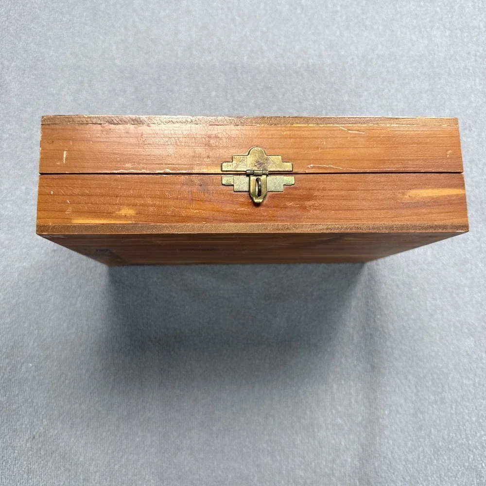 VTG 1976 Memorial Bible Carpenters Union Cedar Wood Case Local No 576 Buffalo NY