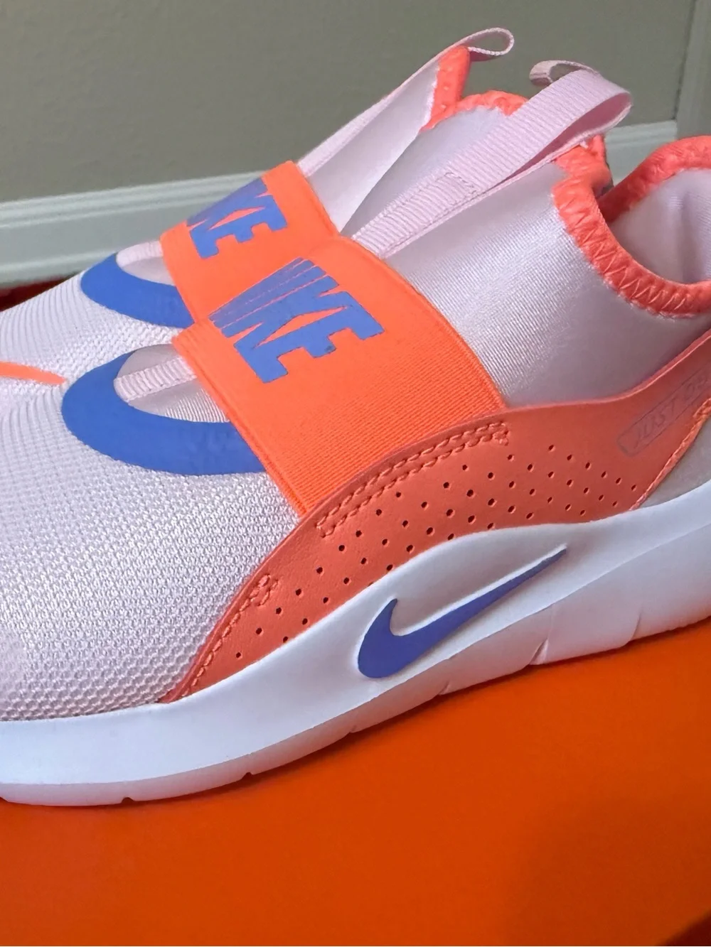 Nike easy slip