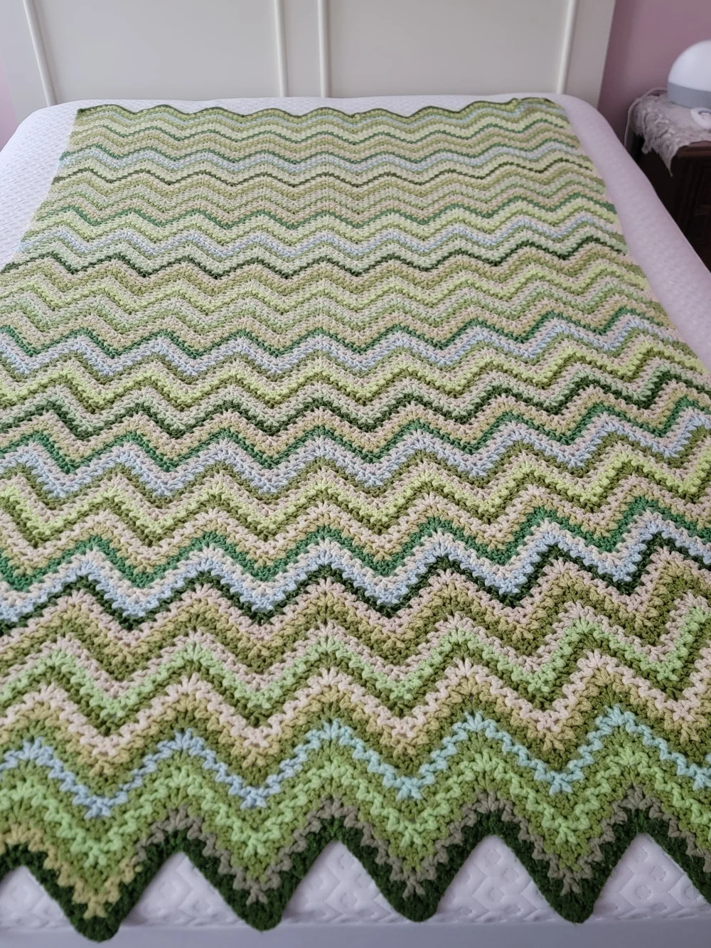 Vintage Handmade Green Chevron Crochet Throw Blanket 40x70 Grannycore Roseanne