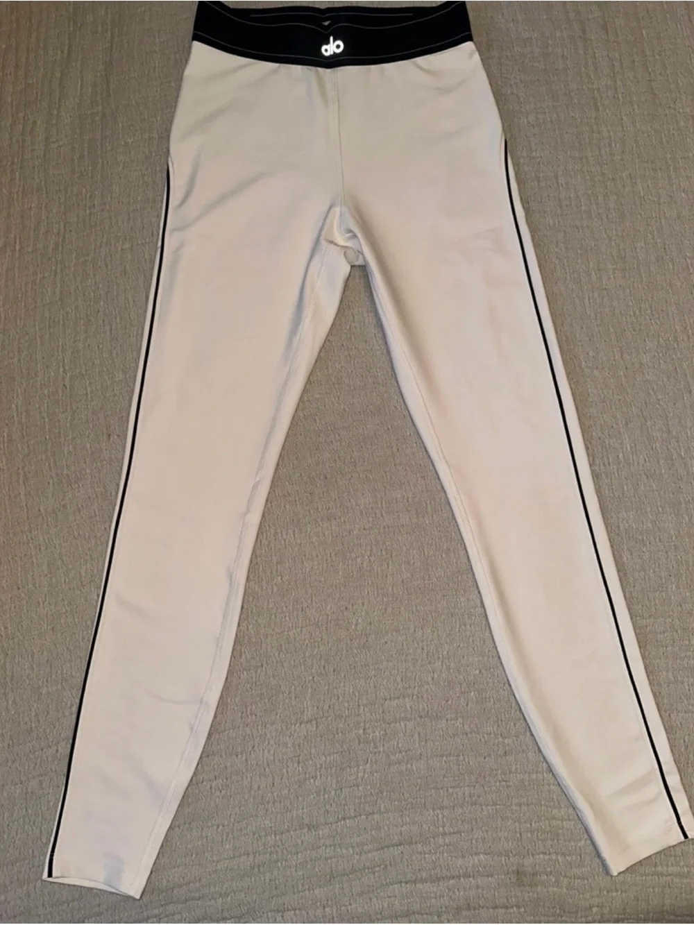 ALO Yoga Light Gray and Black Sports Bra & Legging Set