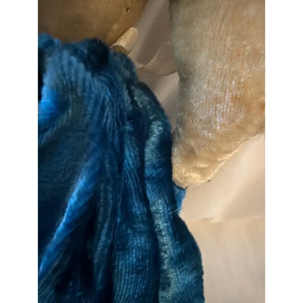 Unbranded part blue lips