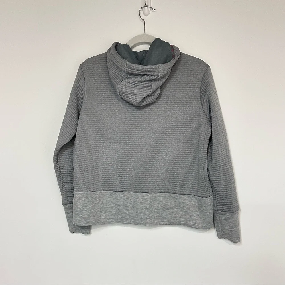 Nike 75% textured