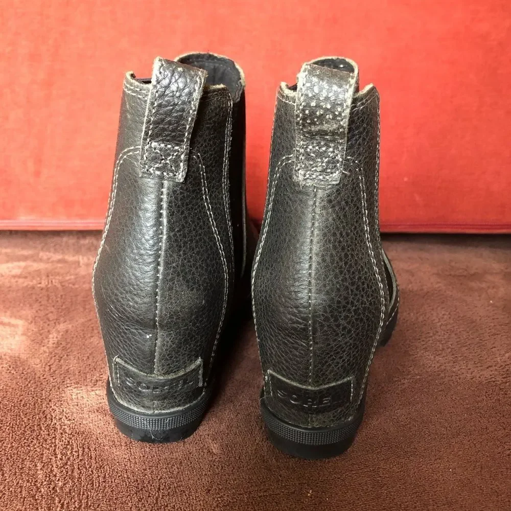 Sorel Women's Joan of Arctic Wedge II Chelsea Boots Pebbeled Leather 8.5