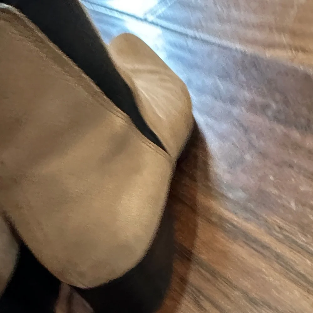 Urban Outfitters Beige Suede Ankle Booties Size‎ 7