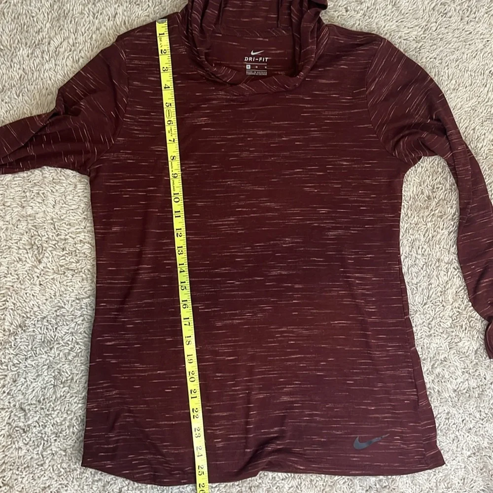 Women’s Nike drifit SZ M lightweight hoodie. Maroon w/pink. Great condition