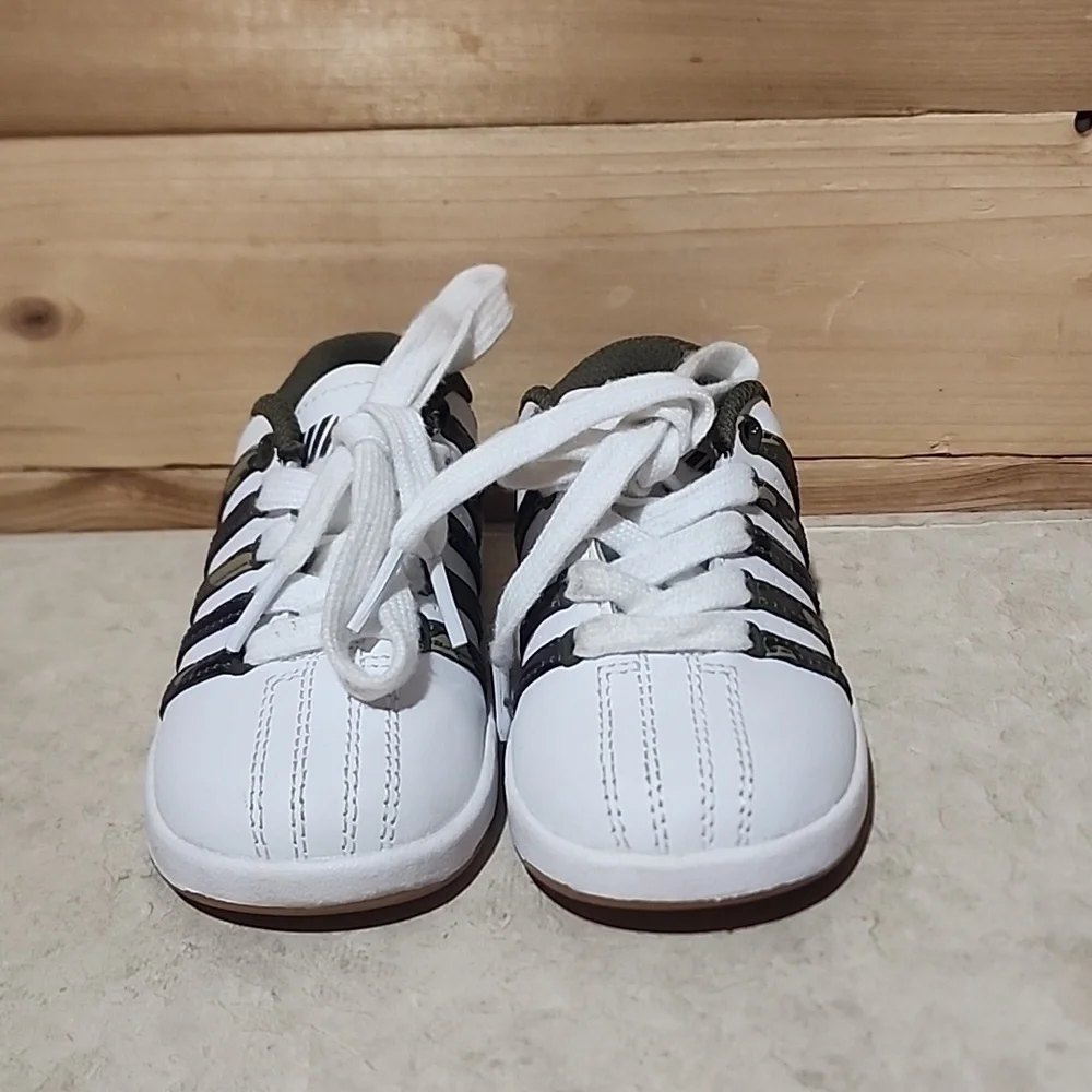 K-Swiss unisex size