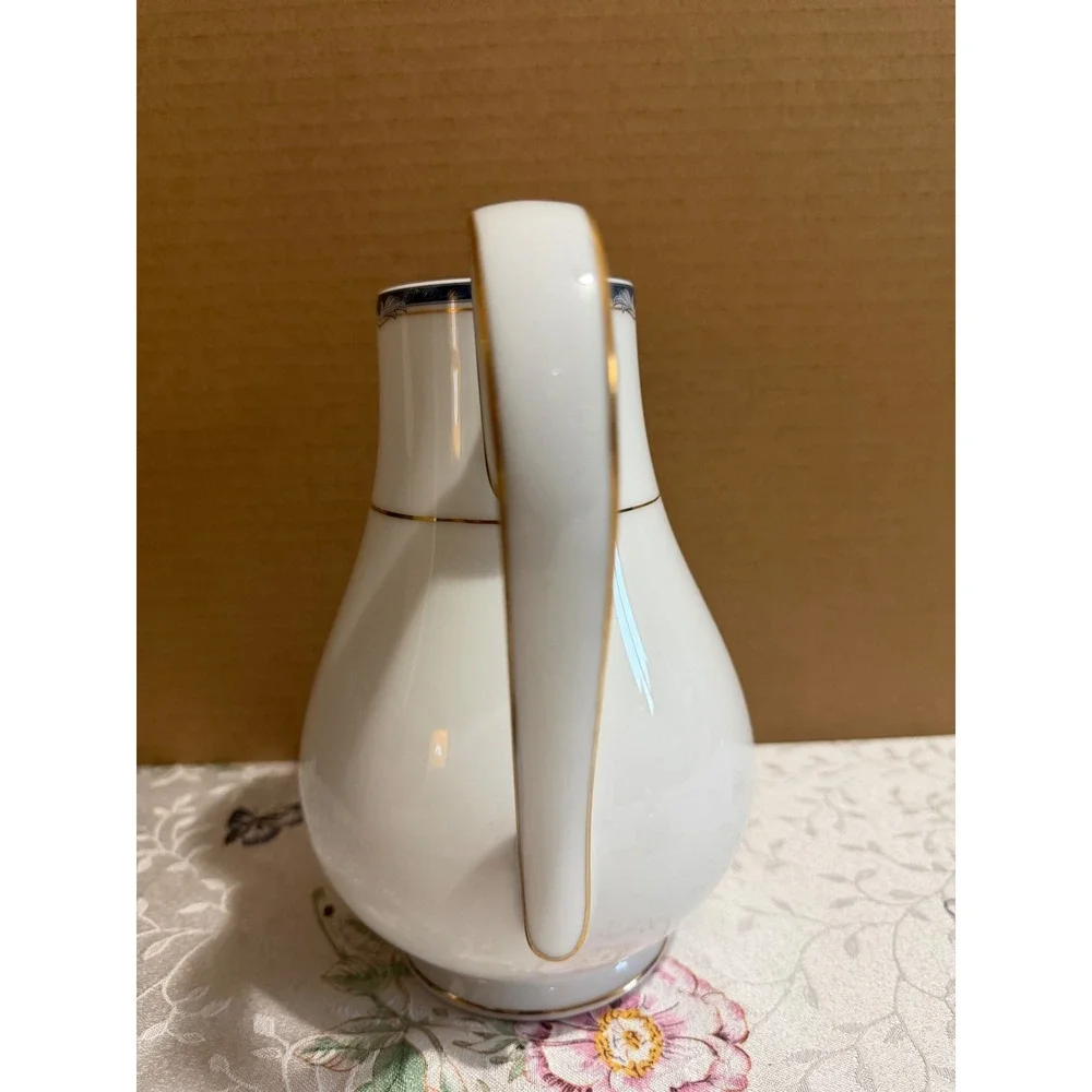 Noritake pot graceful crafted