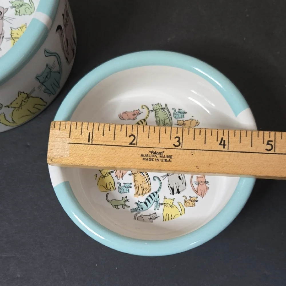 Stoneware light cat dishes